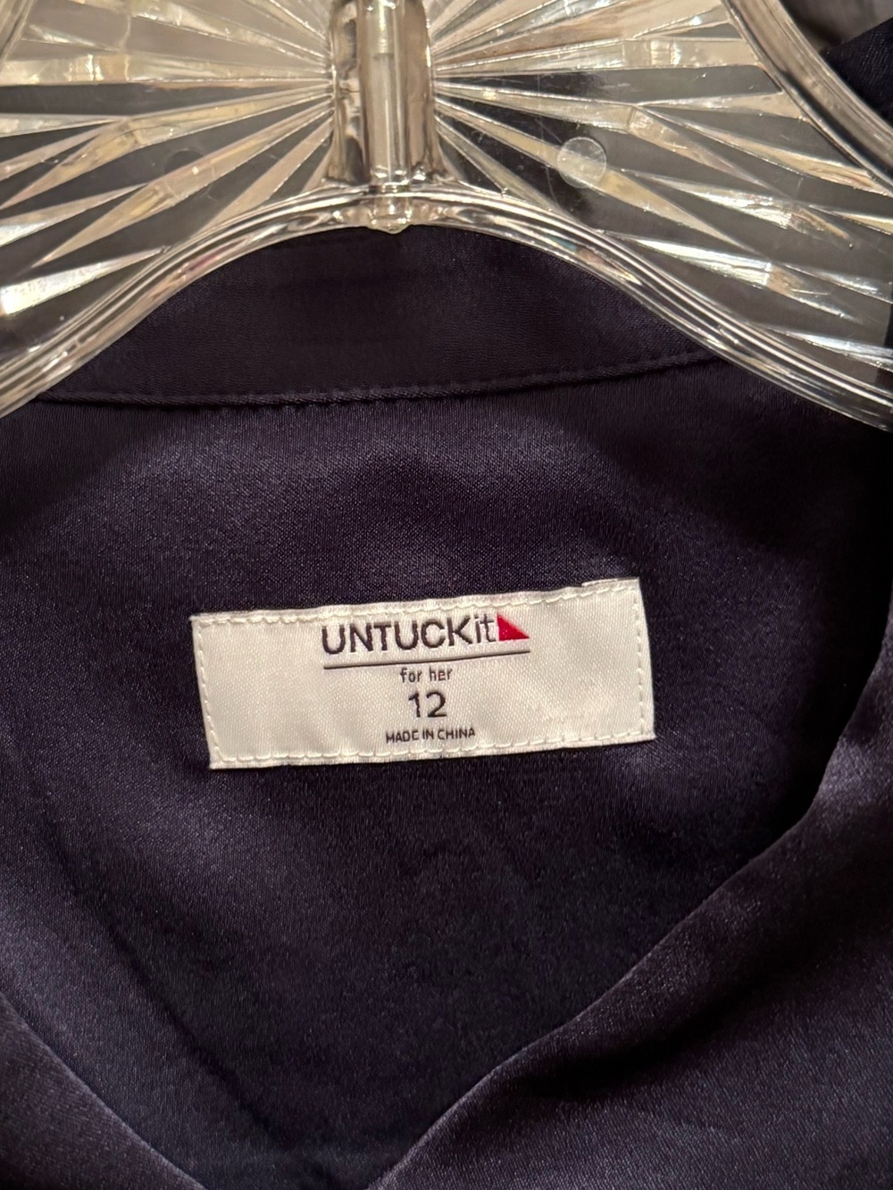Untuckit Women’s Navy 100% Polyester Button-Up Blouse, NWT - Picture 4 of 5